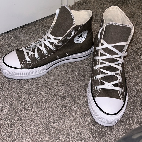 Converse Shoes - NWOT high top platform converse